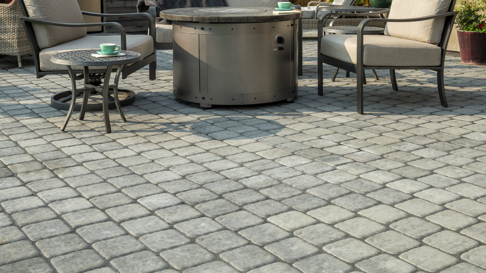 VillaStone_Belgard_Pavers_HeroImage_01